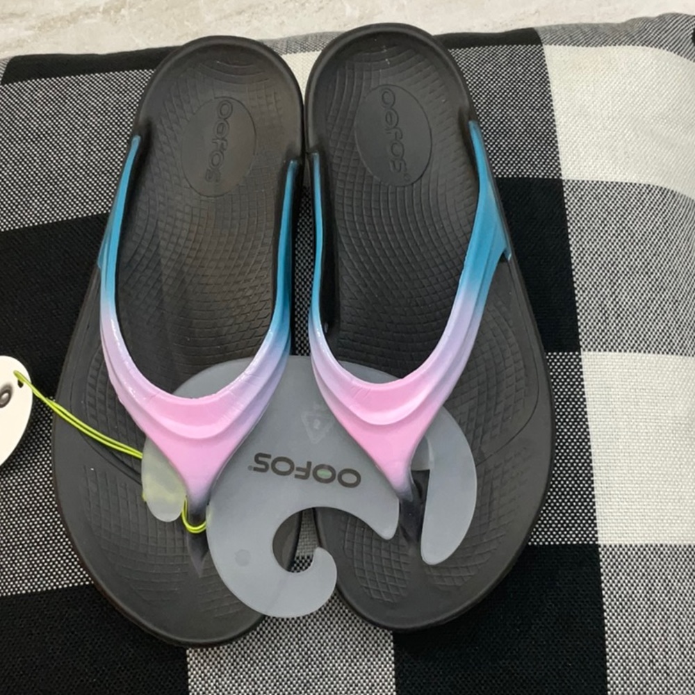 SOLD Oofos slippers